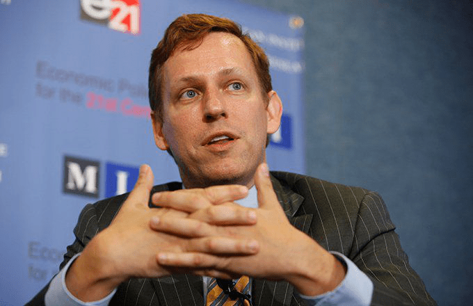 Почему Питер Тиль поддерживает тарифы Трампа: взгляд на глобальную экономику