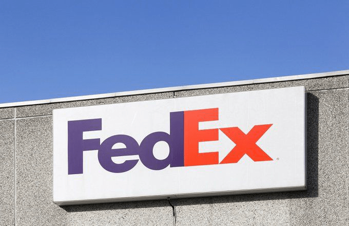 Почему акции FedEx могут продолжить падение на фоне торговой войны между США и Китаем