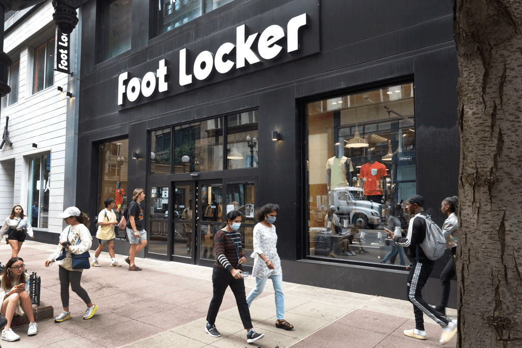 Foot Locker меняет стратегию: закрытие магазинов и новые форматы для привлечения молодежи