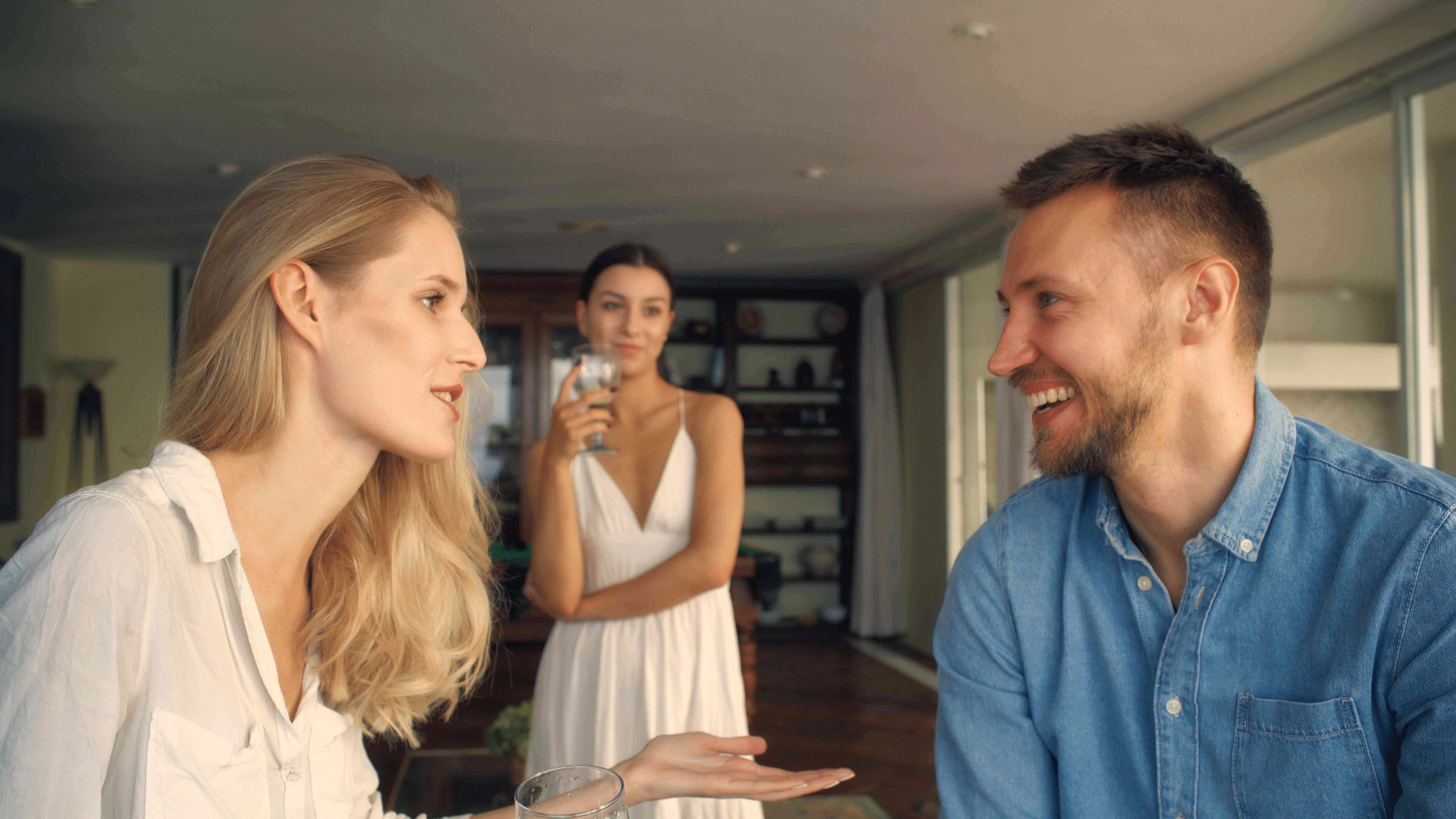 Как справиться с неприятием партнёра лучшего друга: советы и стратегии