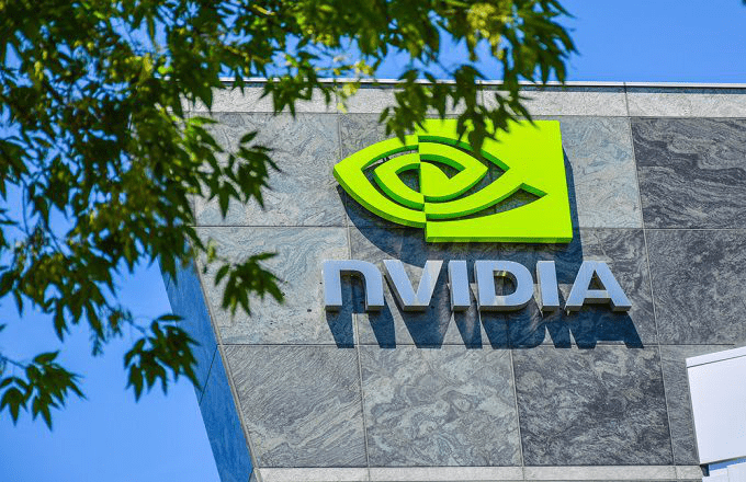 NVIDIA демонстрирует сильный рост на фоне оптимизма в торговых переговорах