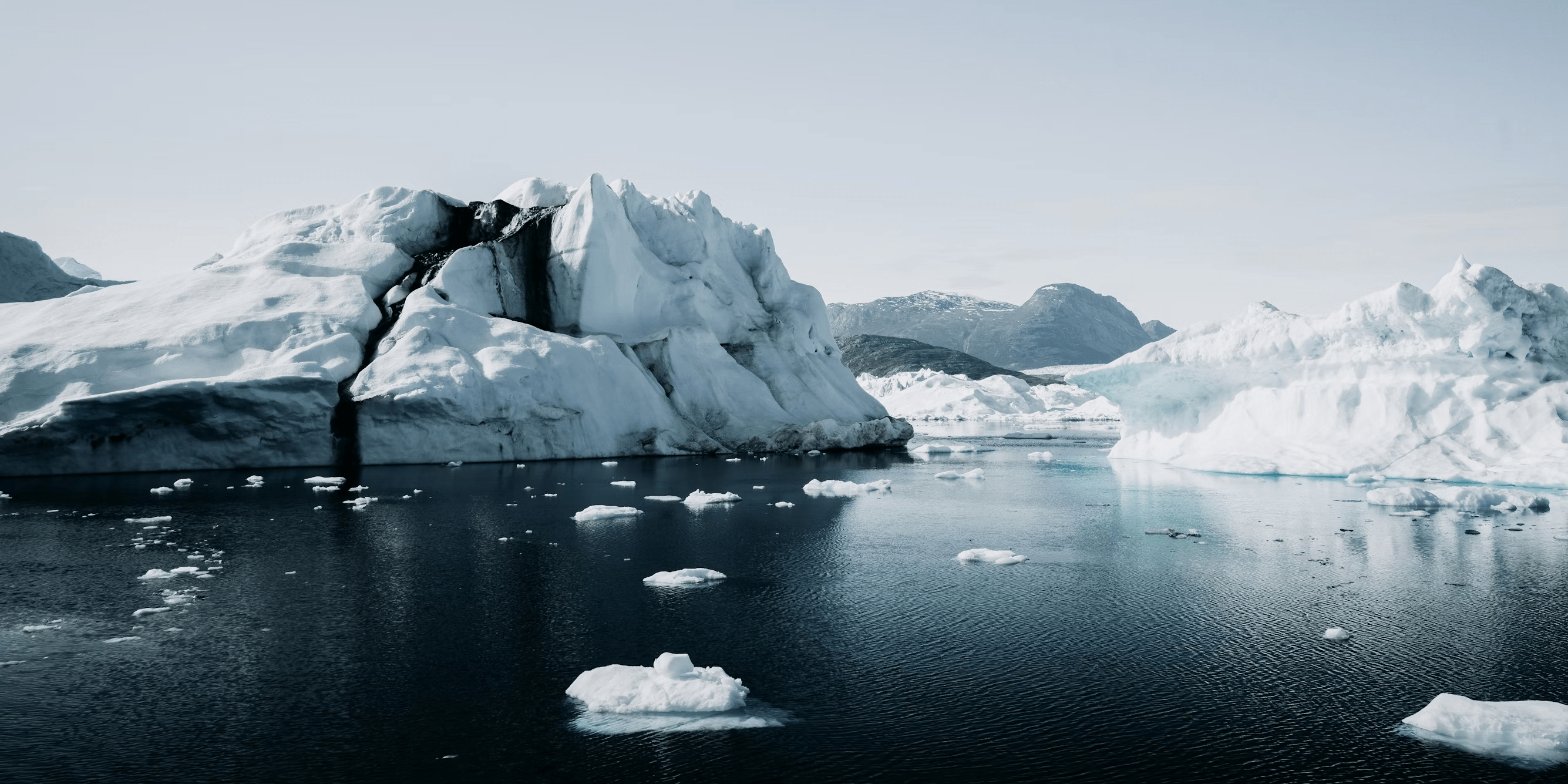 Гигантский айсберг A23a распадается на тысячи осколков: уникальные кадры из космоса