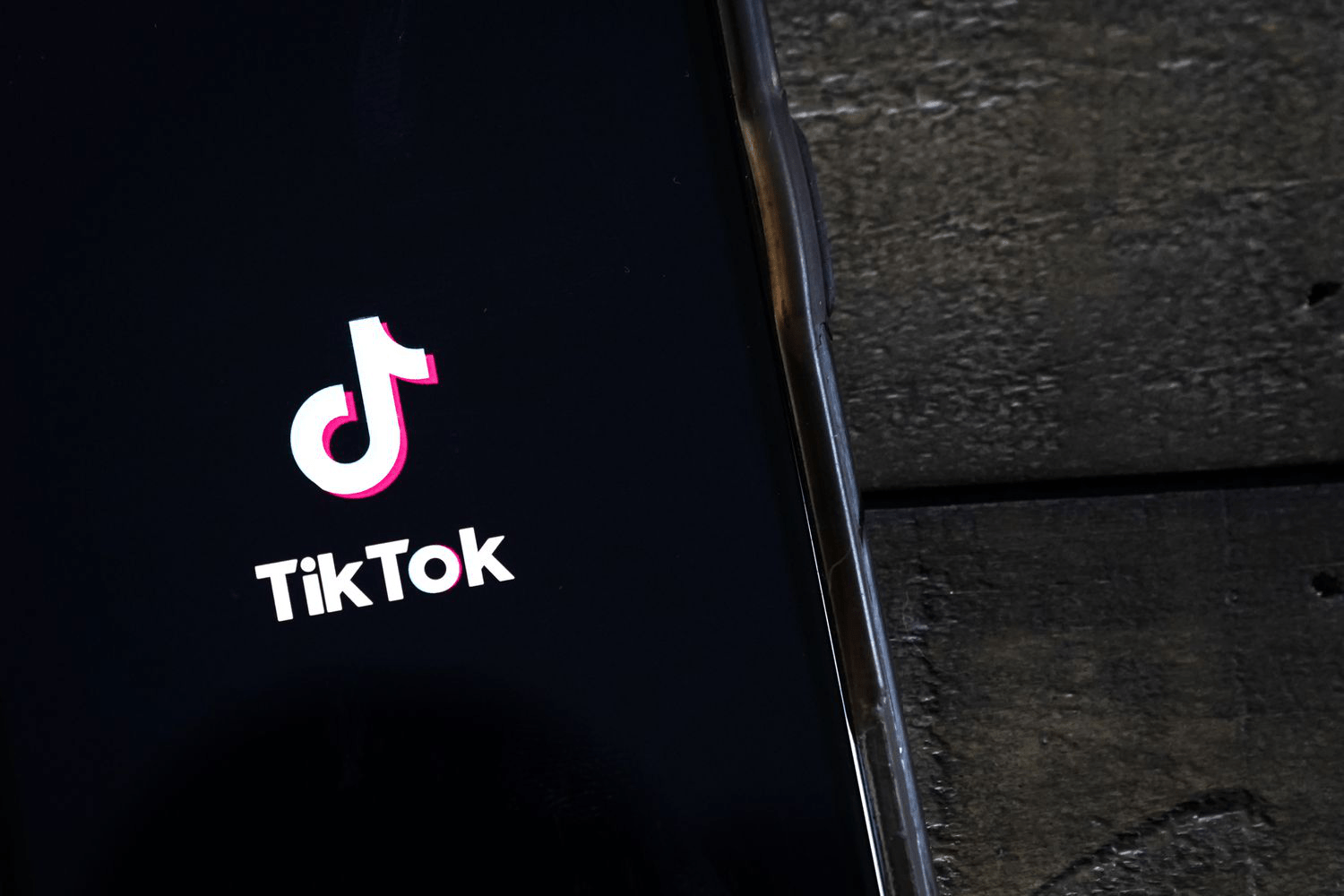 TikTok Taqiqidan Kimlar Foyda Ko‘radi? Ijtimoiy Tarmoqlarning Yangi Raqobat Sahnasidagi Mavqei