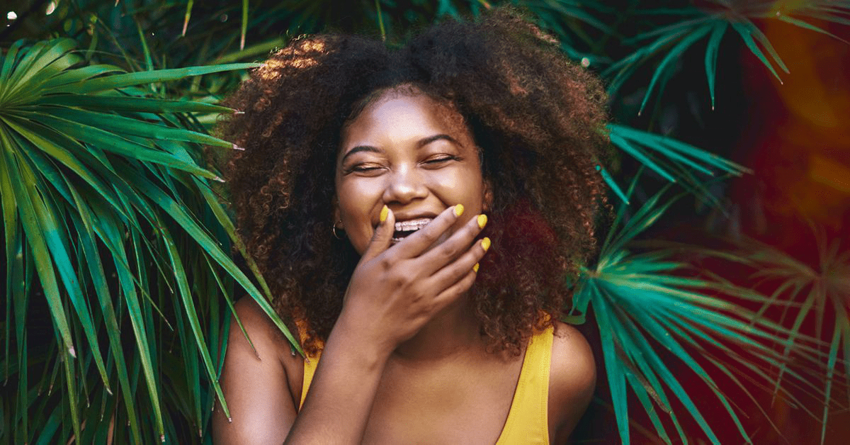 Keunggulan dan Kekurangan Behel Keramik yang Perlu Anda Ketahui