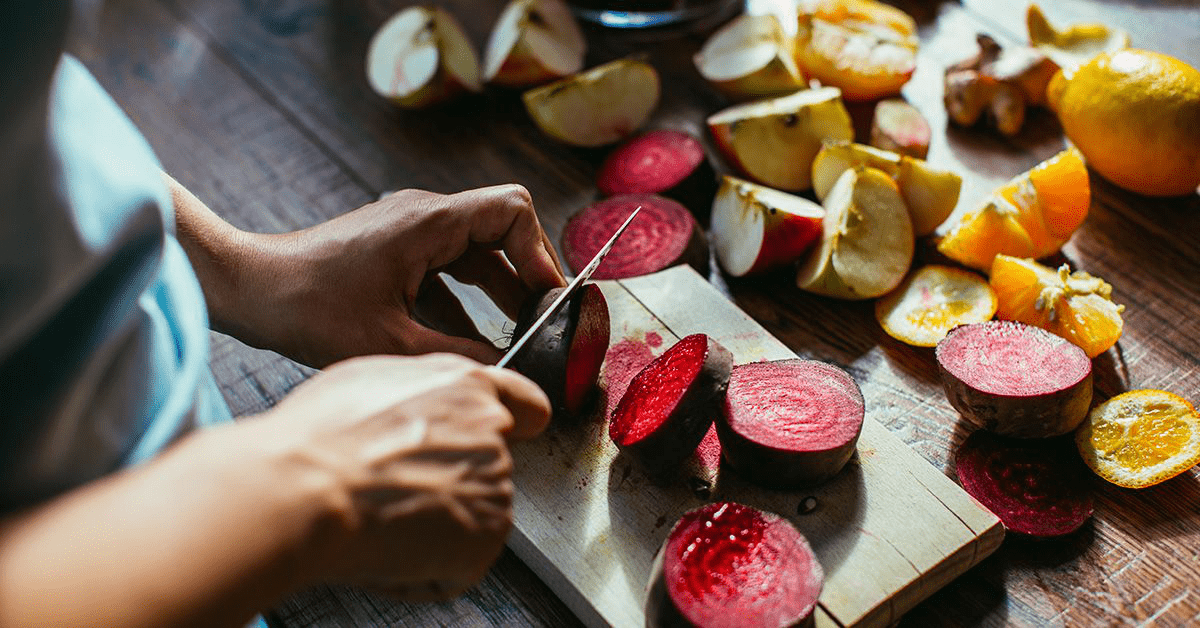 Как поддержать здоровье поджелудочной с помощью свежих соков и правильного питания