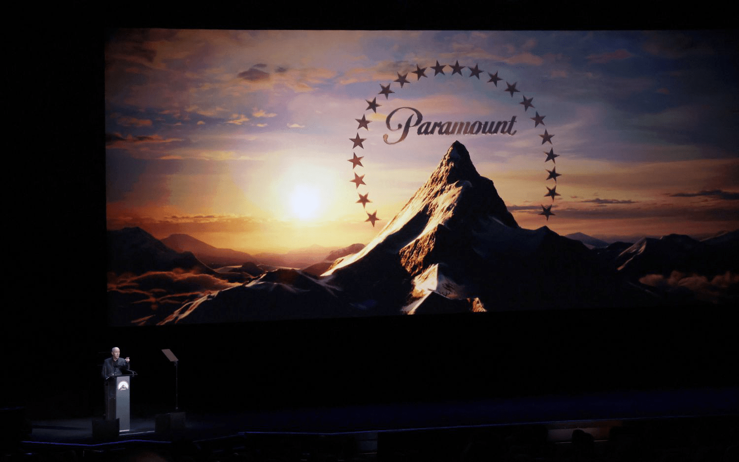 Парамаунт Глобал снижает дивиденды после разочаровывающих финансовых результатов