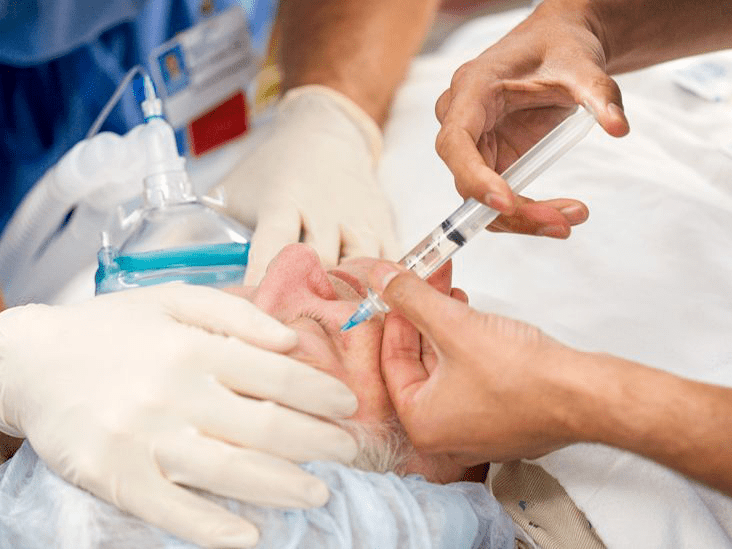 Как инъекции анти-VEGF меняют подход к лечению возрастной макулярной дегенерации