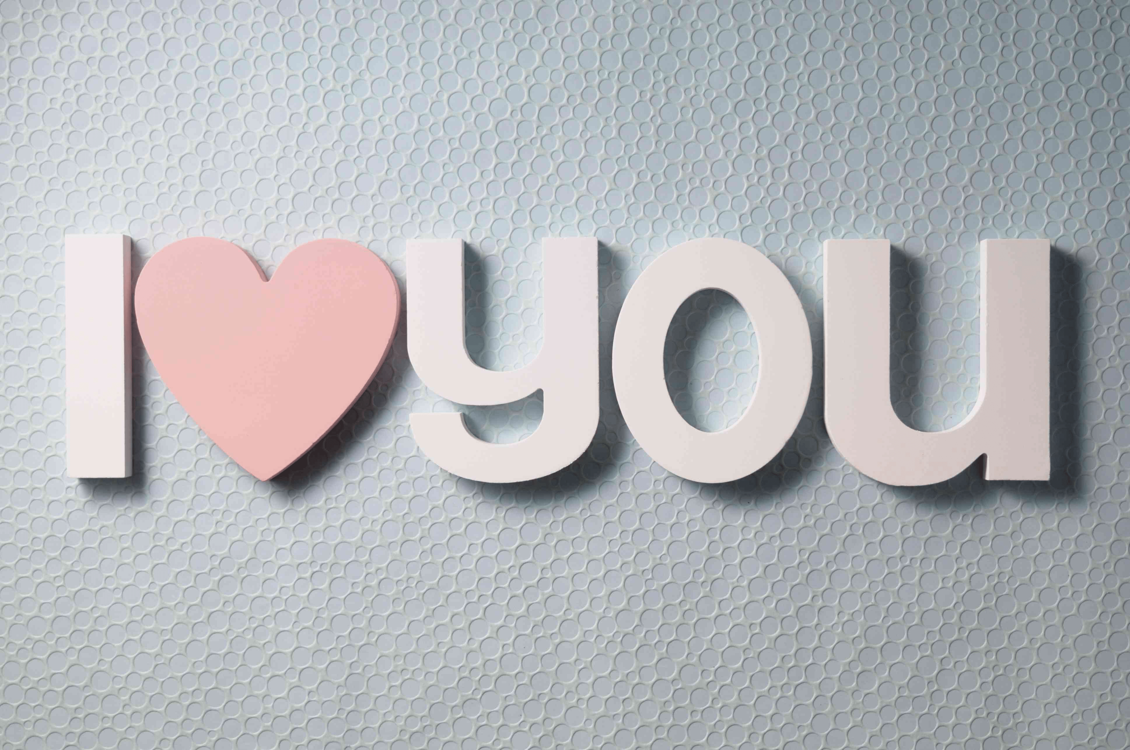 Memahami Perbedaan Antara Suka dan Cinta Menurut Zick Rubin