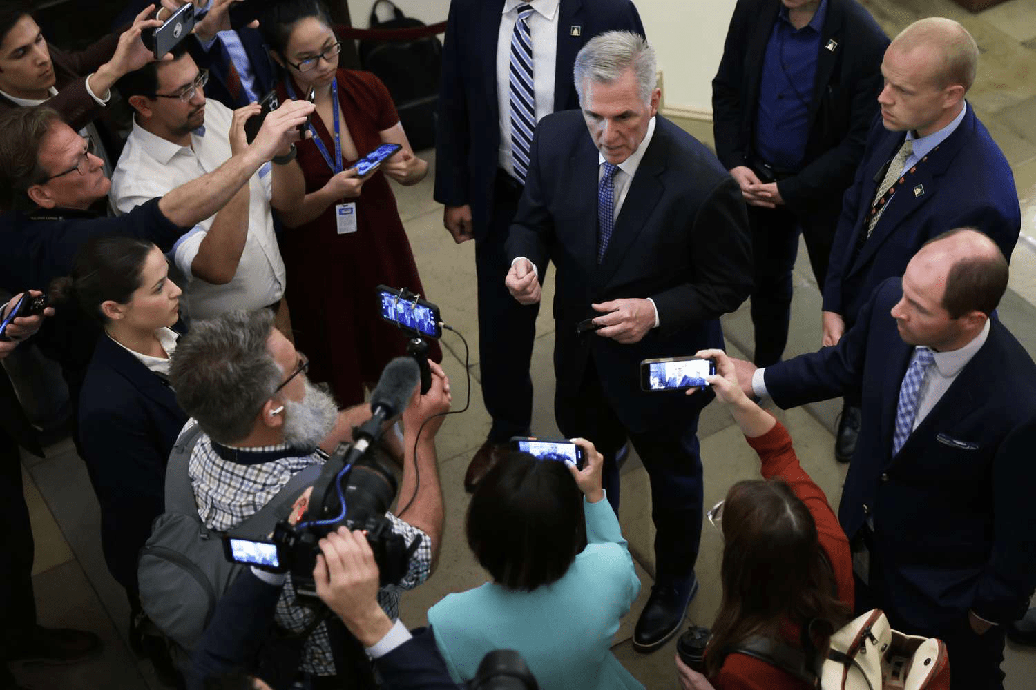 Негативная динамика на рынках перед голосованием по долговому потолку США