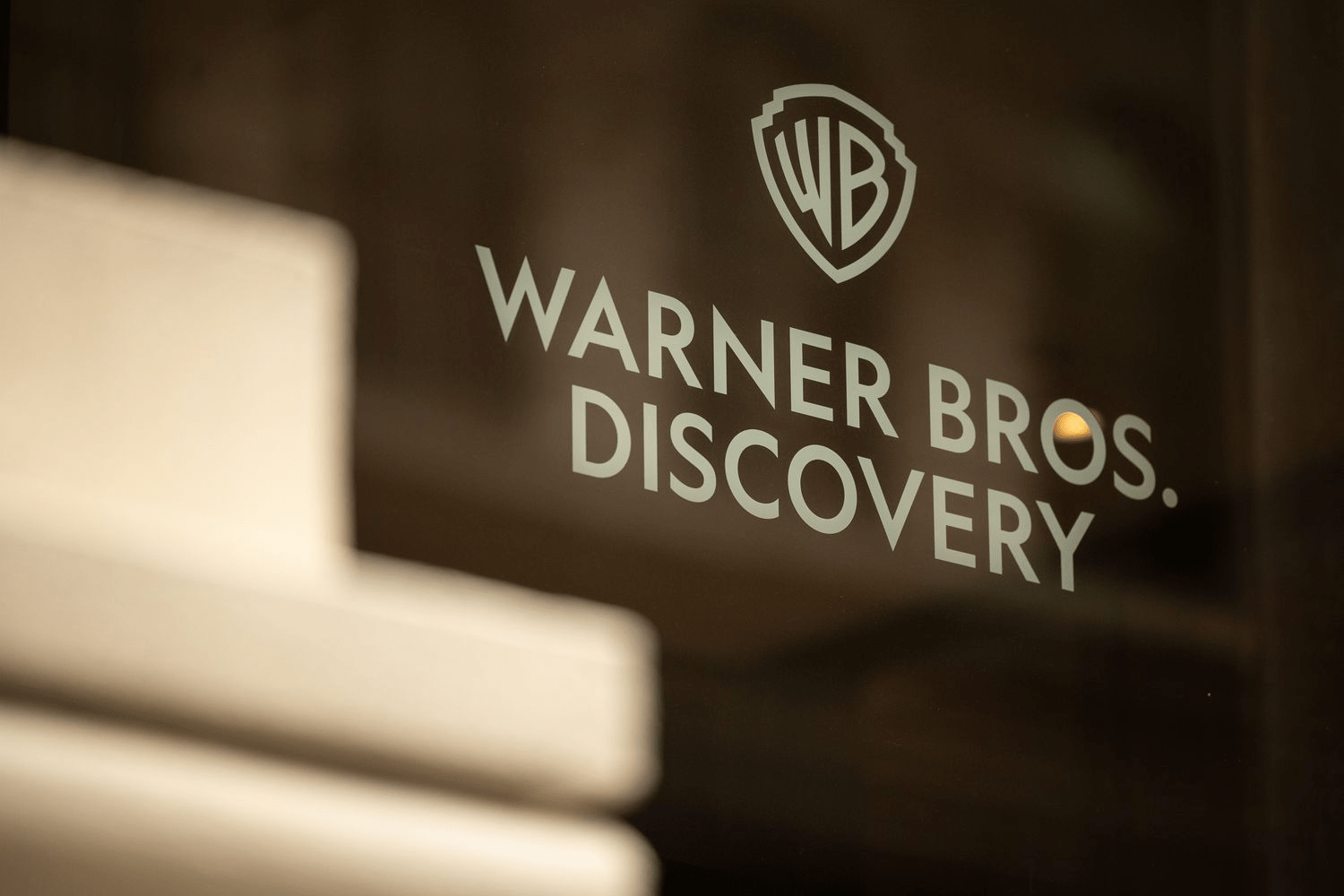 Warner Bros. Discovery Q1 2025 Earnings Drop & Arm Holdings AI Chip Outlook Sparks Market Concern