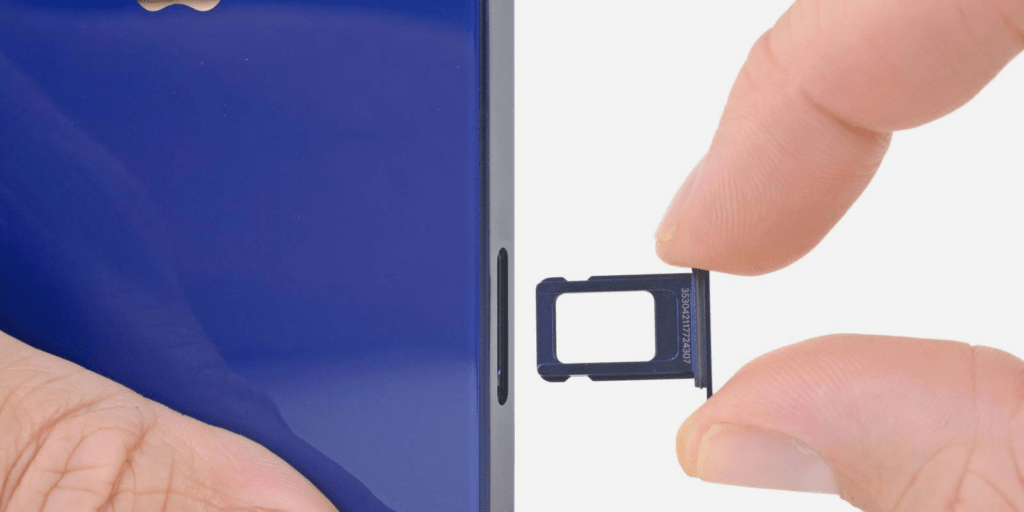 Apple готовит революцию: iPhone без слота для SIM-карты