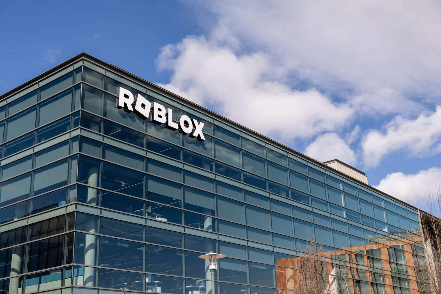 Падение акций Roblox после публикации разочаровывающих финансовых результатов и прогноза