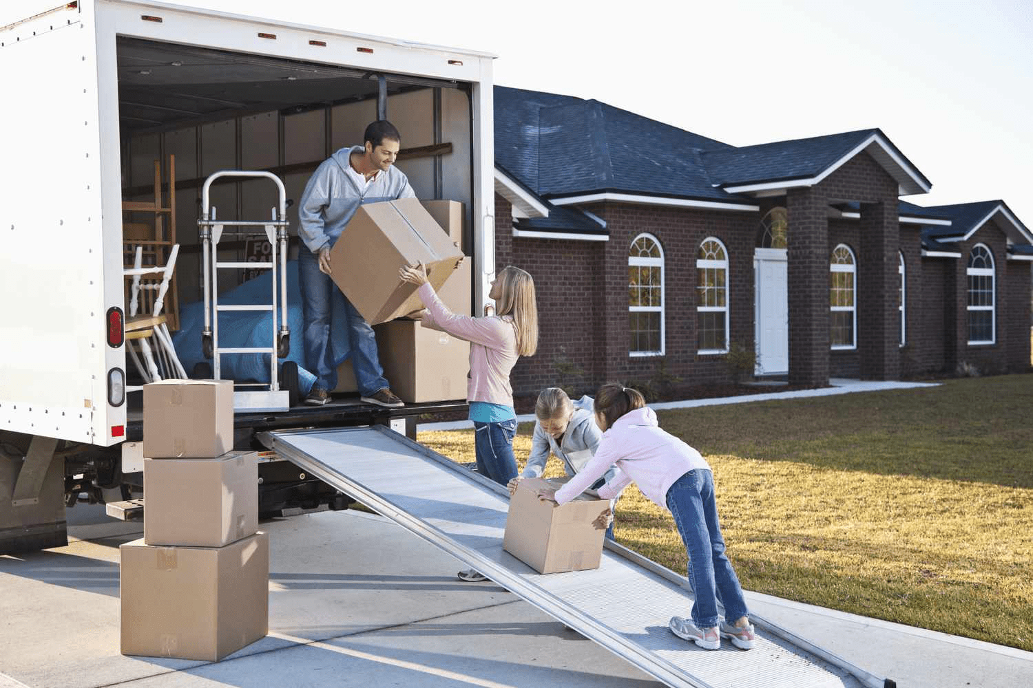 2025 Report: Americans Leaving Big Cities at Unprecedented Rates Despite Post-Pandemic Recovery