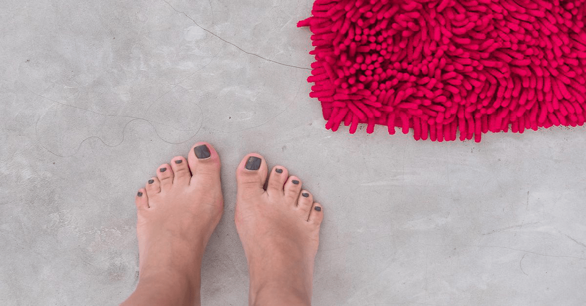 Почему появляется коричневые выделения после менструации и когда стоит обратиться к врачу