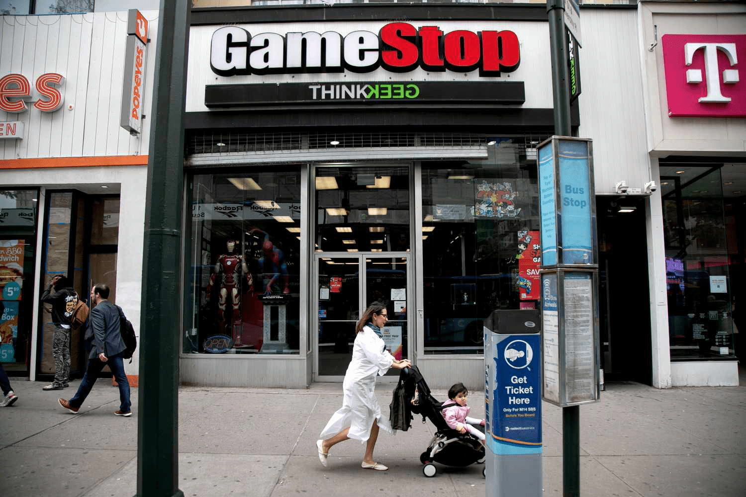 2025 Stock Market Movers: GameStop, Robinhood, Cracker Barrel Price Updates and Insights