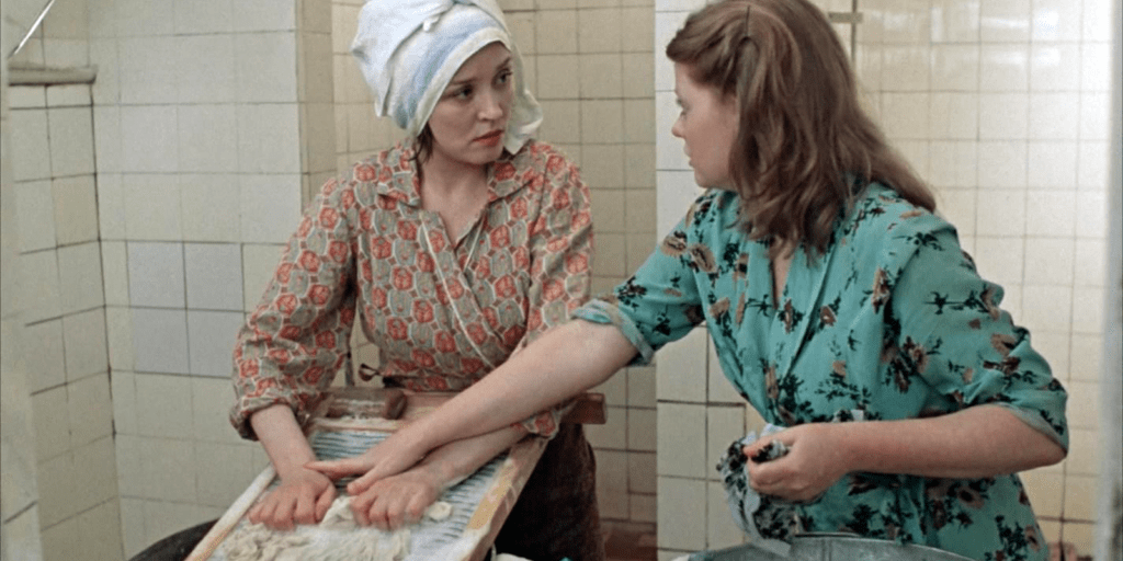 Как избежать распространённых ошибок при стирке для сохранения одежды и техники