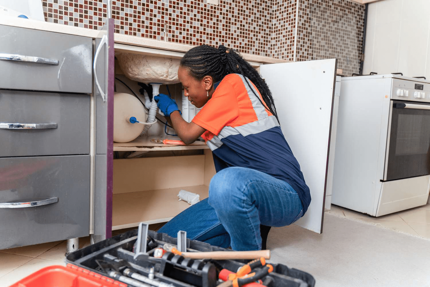Что включает страховка домовладельца при повреждении труб и затоплениях?