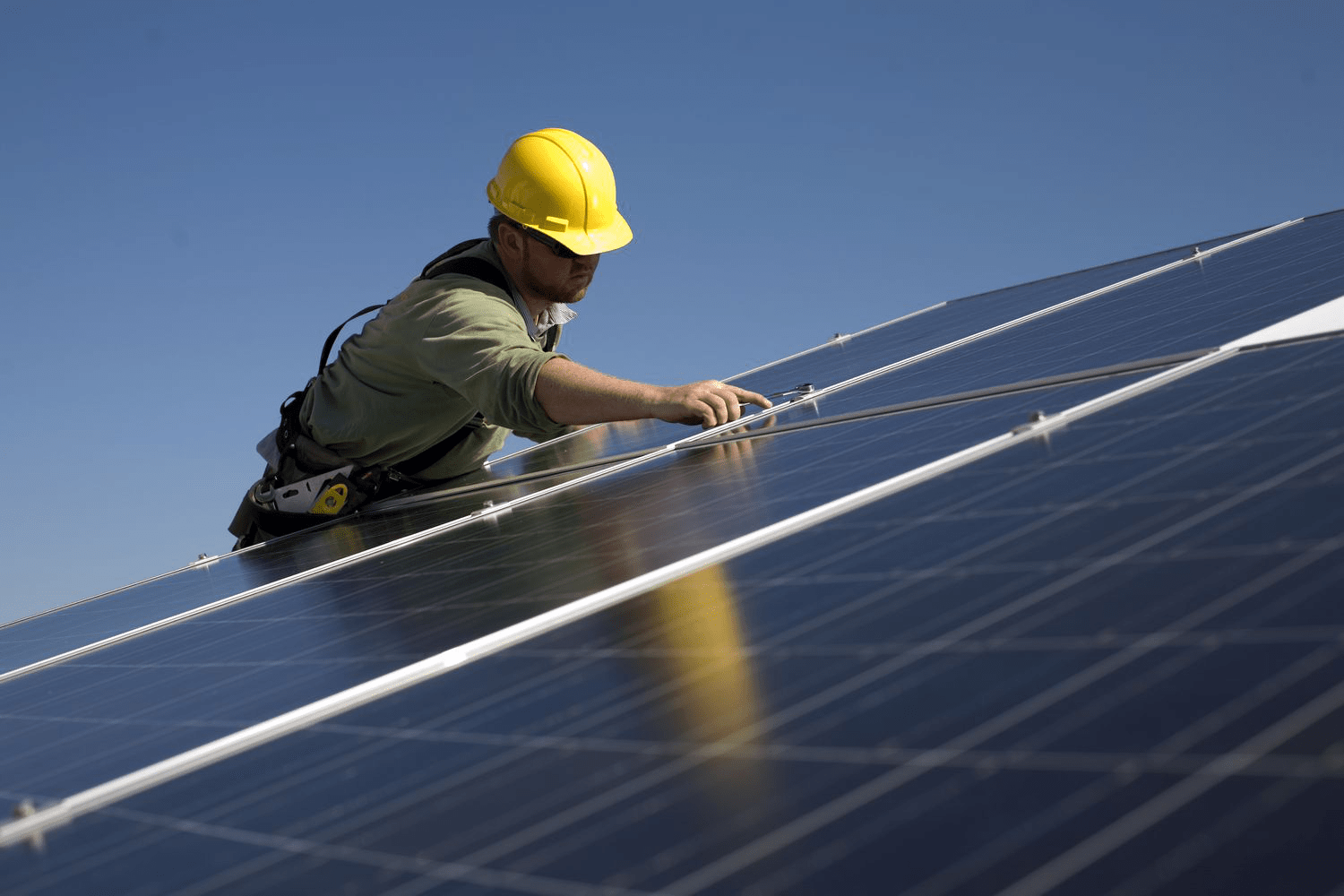 First Solar Secures $1 Billion Credit Facility in 2025, Shares Surge Over 4%