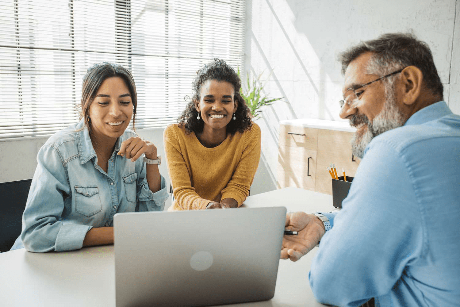 LGBTQ+ Do'st Kompaniyalarga Sarmoya Kiritish Yo'llari