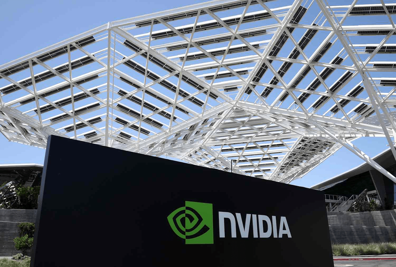 Nvidia's 2025 Earnings Boom Drives Nasdaq and Semiconductor ETFs Higher at $1,044.88