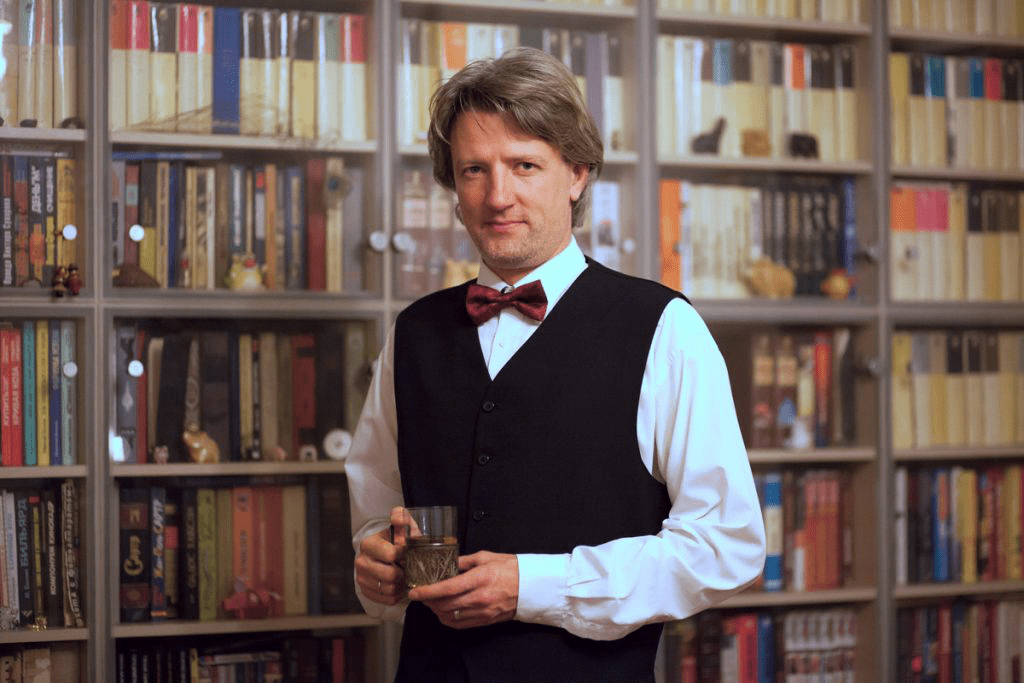 Inside the Dynamic Workspace of a Leading FinTech and Software Executive