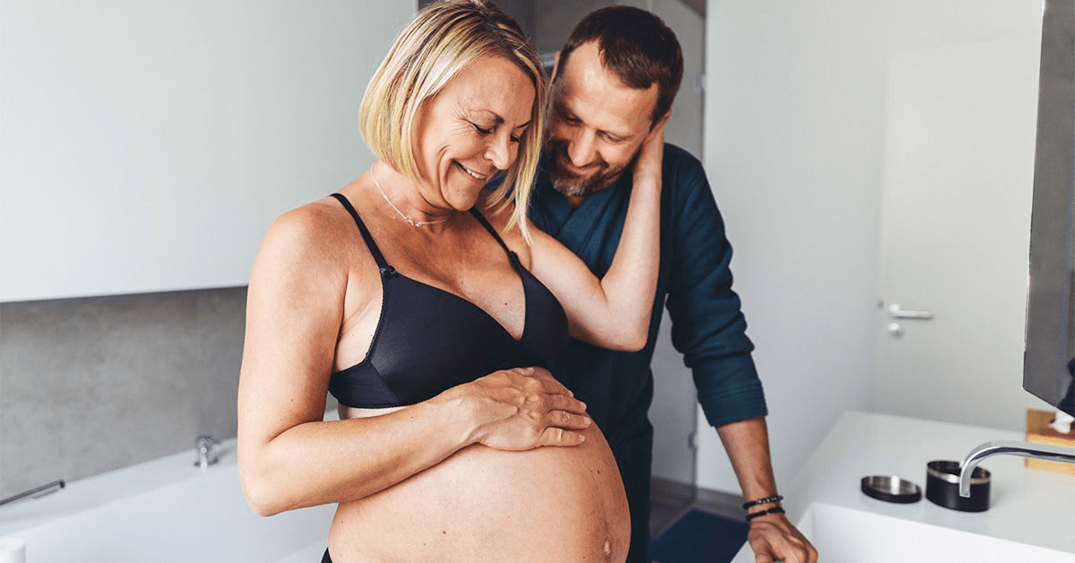 50 yoshdan keyin ona bo‘lish: Foydalari, xavflari va homiladorlik yo‘llari