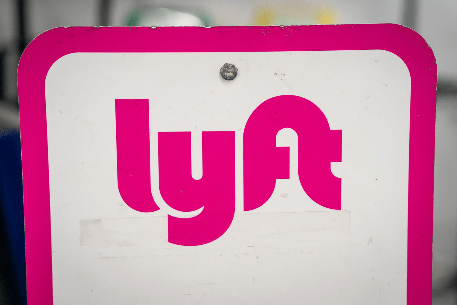 Lyft 2025 Forecast: Bookings to Soar 15% Annually, Ad Revenue to Explode by 2027