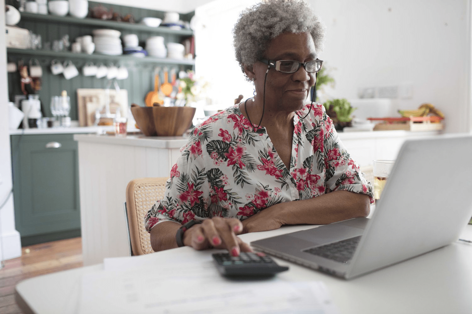 Moliya Boshqaruvi: Pensiyaga Chiqqaningizdan Keyin Pulingizni Qanday Qulay Boshqarish