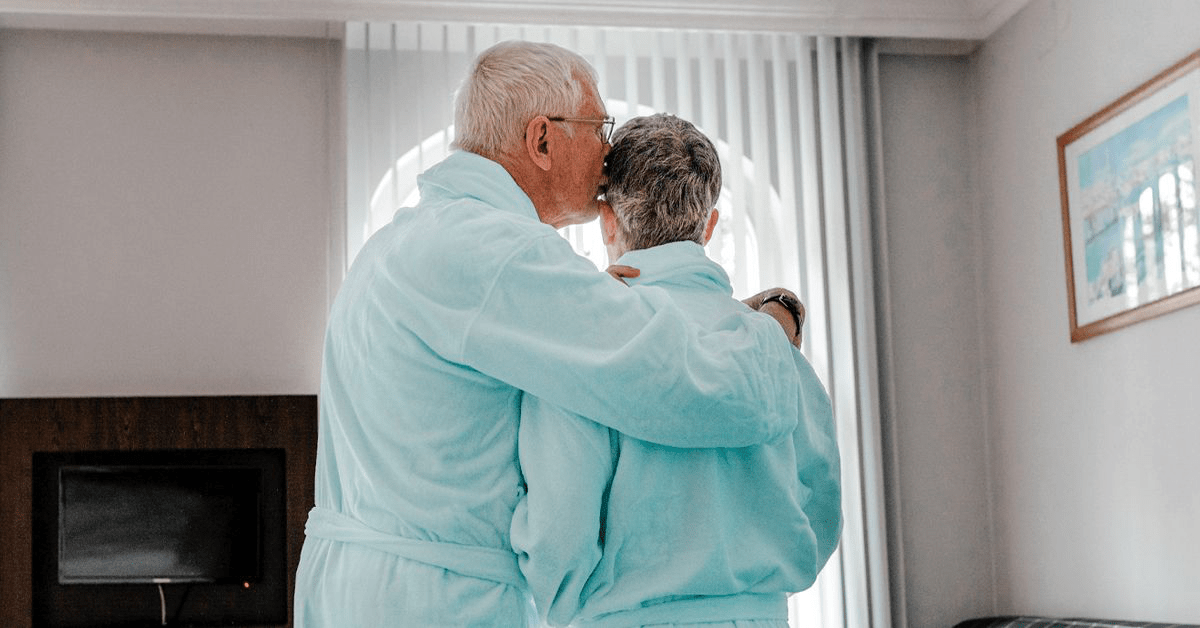 Как вернуться к интимной жизни после операции на бедре: советы и безопасные позы