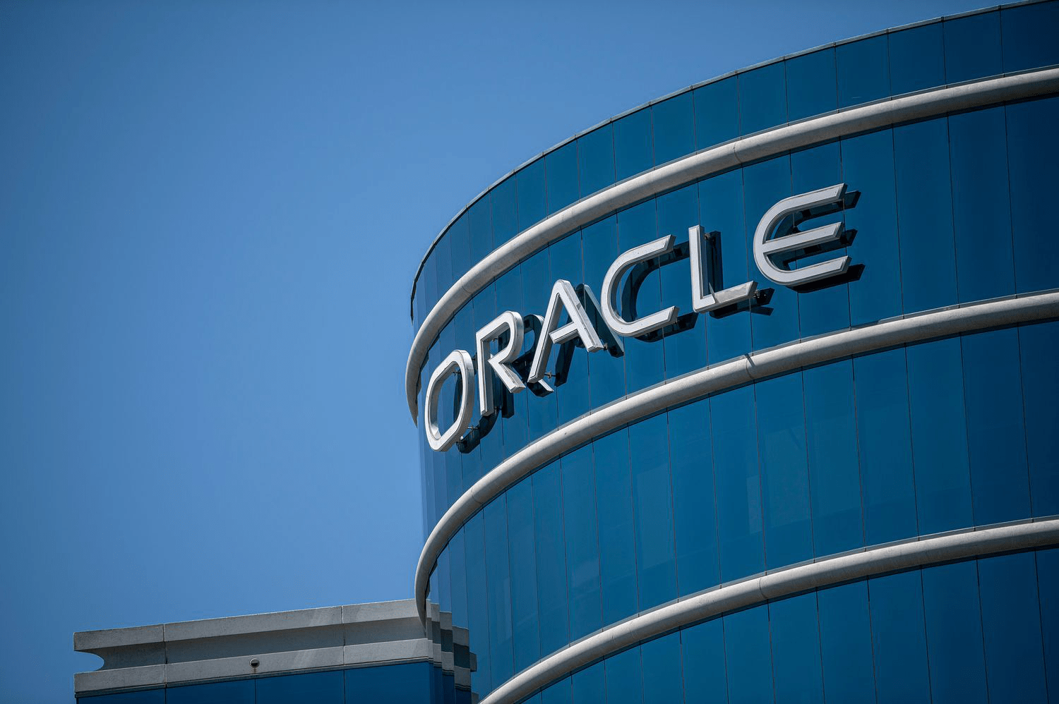 Oracle va Sun'iy Intellekt: Bulutli Texnologiyalar Bozorida Yangi Hamkorliklar