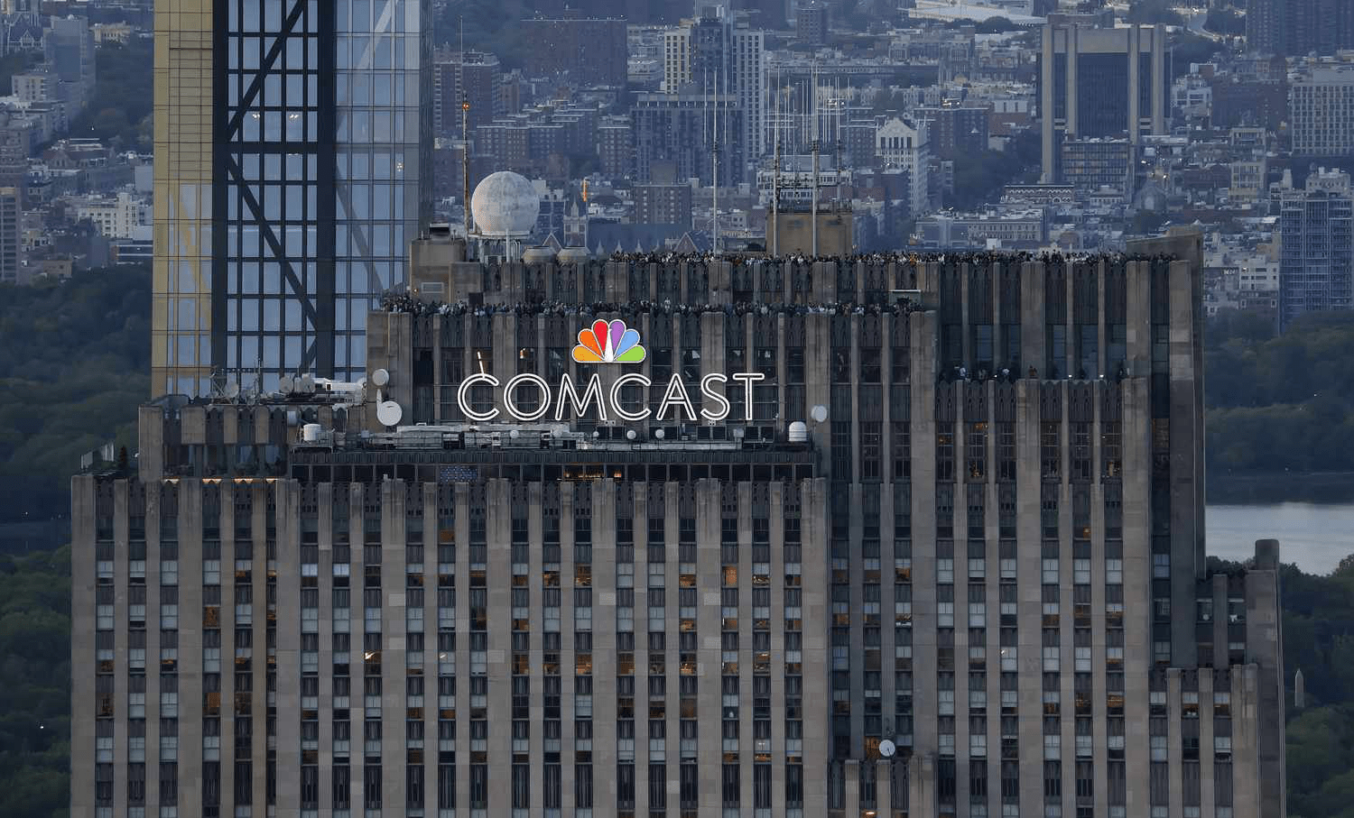 2025 Comcast’s NBCUniversal & Warner Bros. Discovery Strike Major Canadian Deals with Rogers: Pricing & Launch Dates Inside
