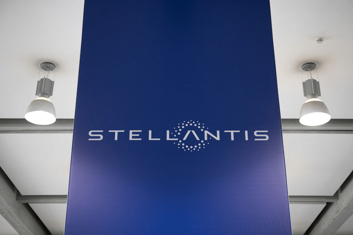 Как Stellantis переосмысливает производство электромобилей в ответ на тарифы