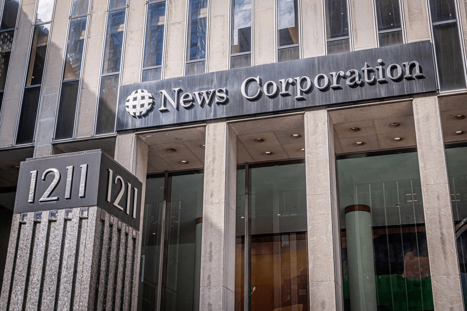 News Corp демонстрирует уверенный рост акций и перспективы с искусственным интеллектом