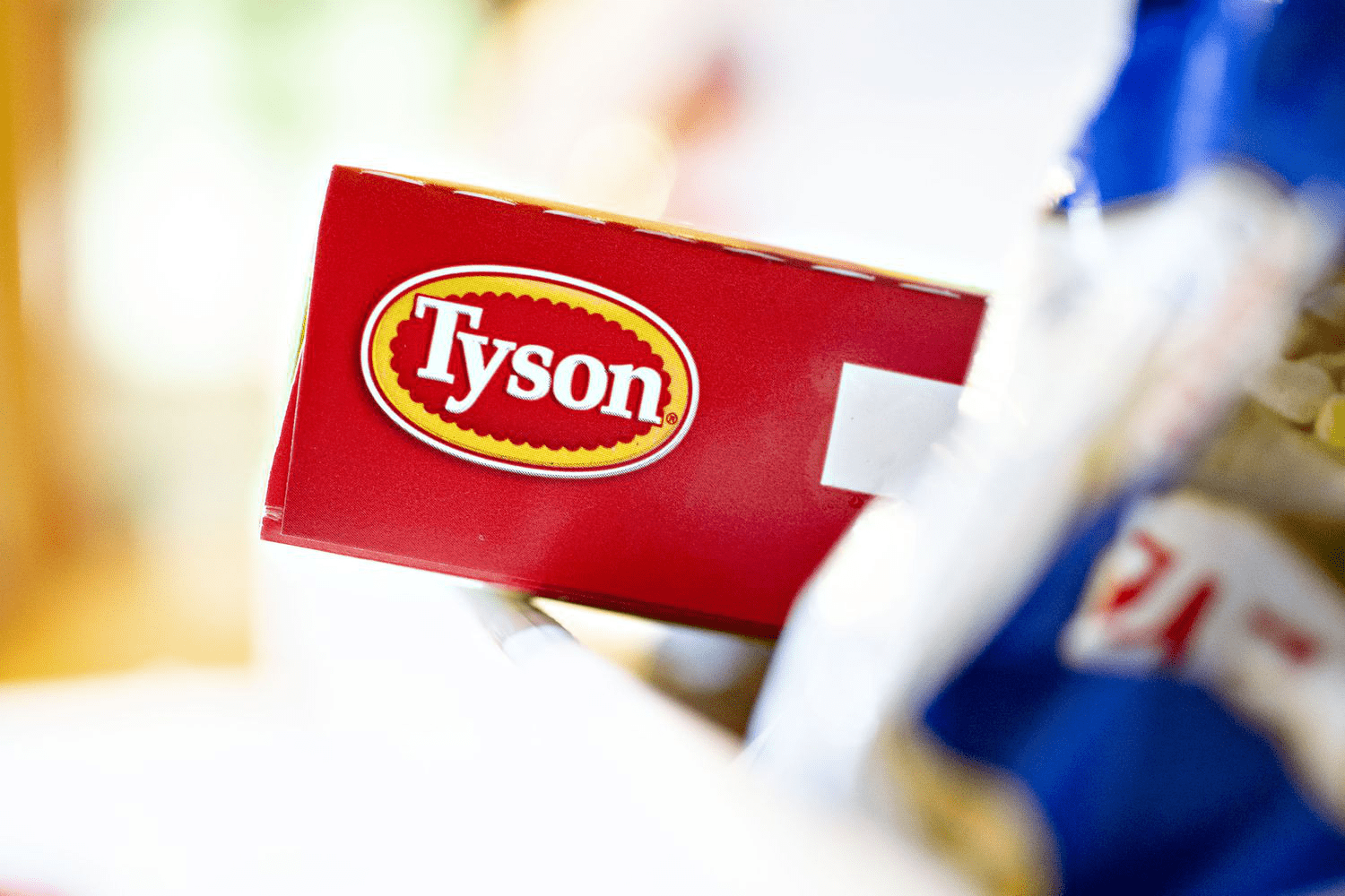 Tyson Foods 2023: Sales Decline and Plant Closures Drive Stock Down, Cost-Cutting Measures Underway