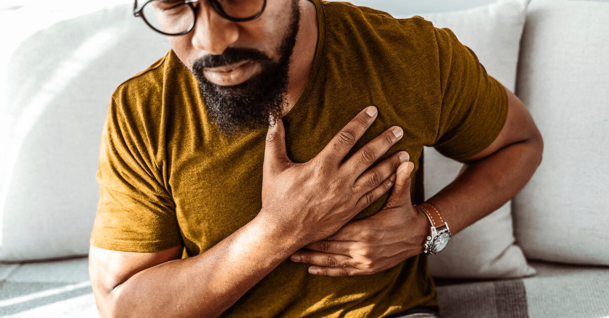 Боль в груди: как отличить тревогу от COVID-19 и что важно знать