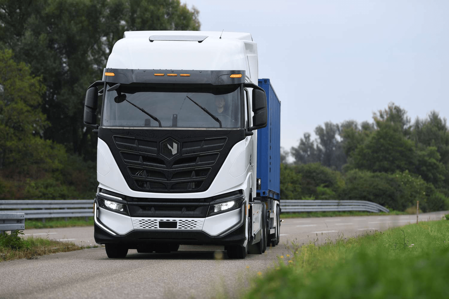 Nikola 2025 Stock Drops Nearly 10% Following Recall of 209 Electric Semi-Trucks Due to Battery Fire Risks