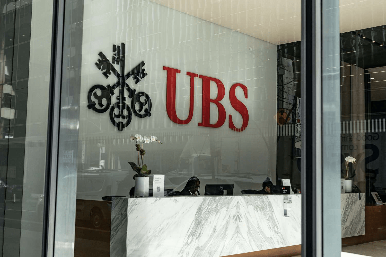 UBS Moliyaviy Bozorlarni O'zgarishlarga Tayyorlaydi: Yirik Sud Ishini Hal Qildi