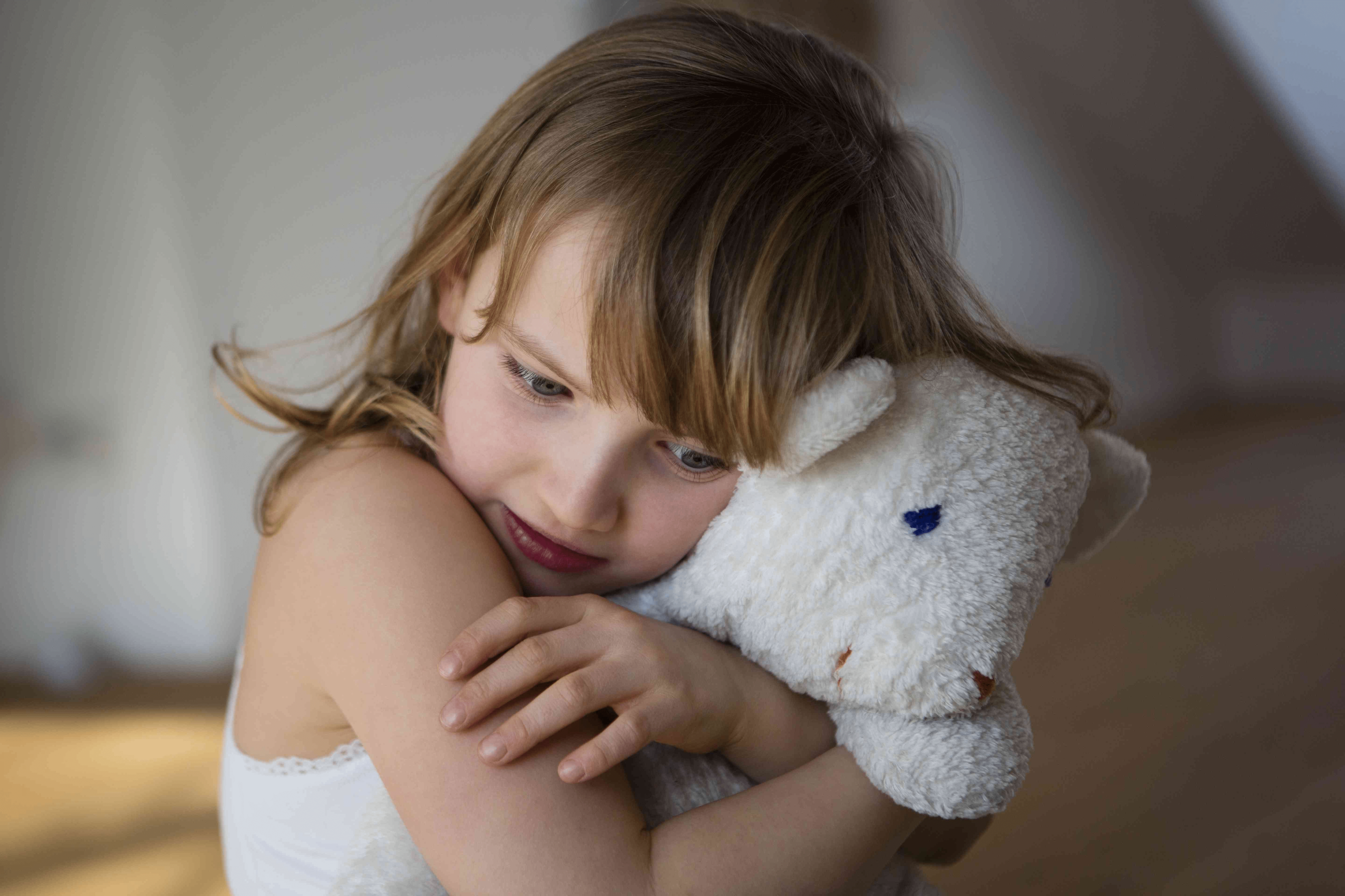 Почему возникает социальная тревожность и как с ней справиться?