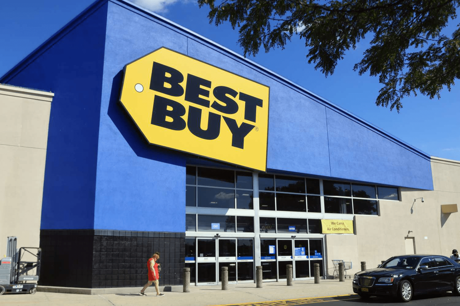 Best Buy Q2 2025 Earnings Beat Expectations with Adjusted Sales Forecast of $43.8B-$44.5B