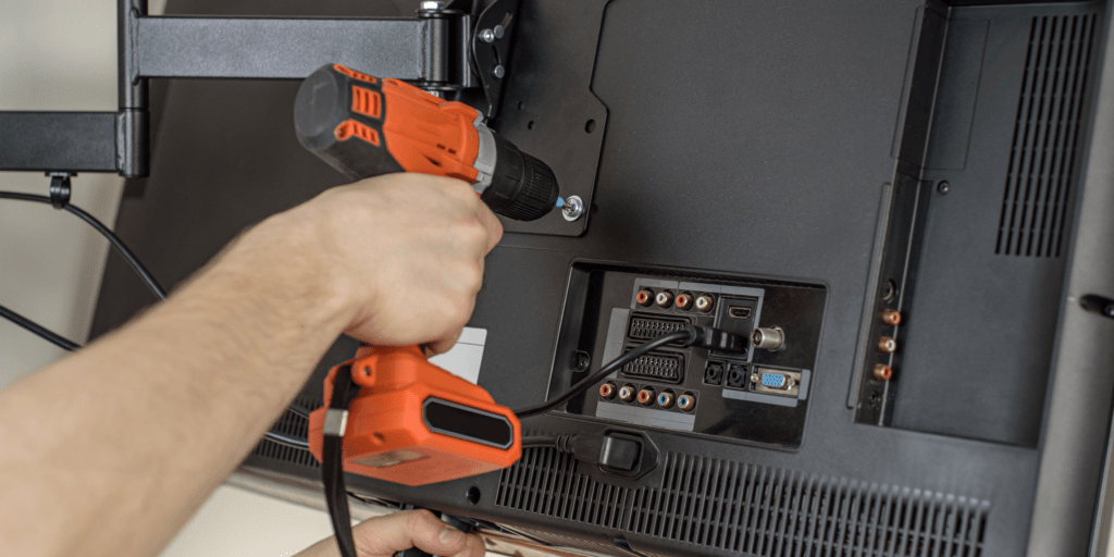 Televizorni devorga qanday o‘rnatish mumkin: bosqichma-bosqich ko‘rsatma