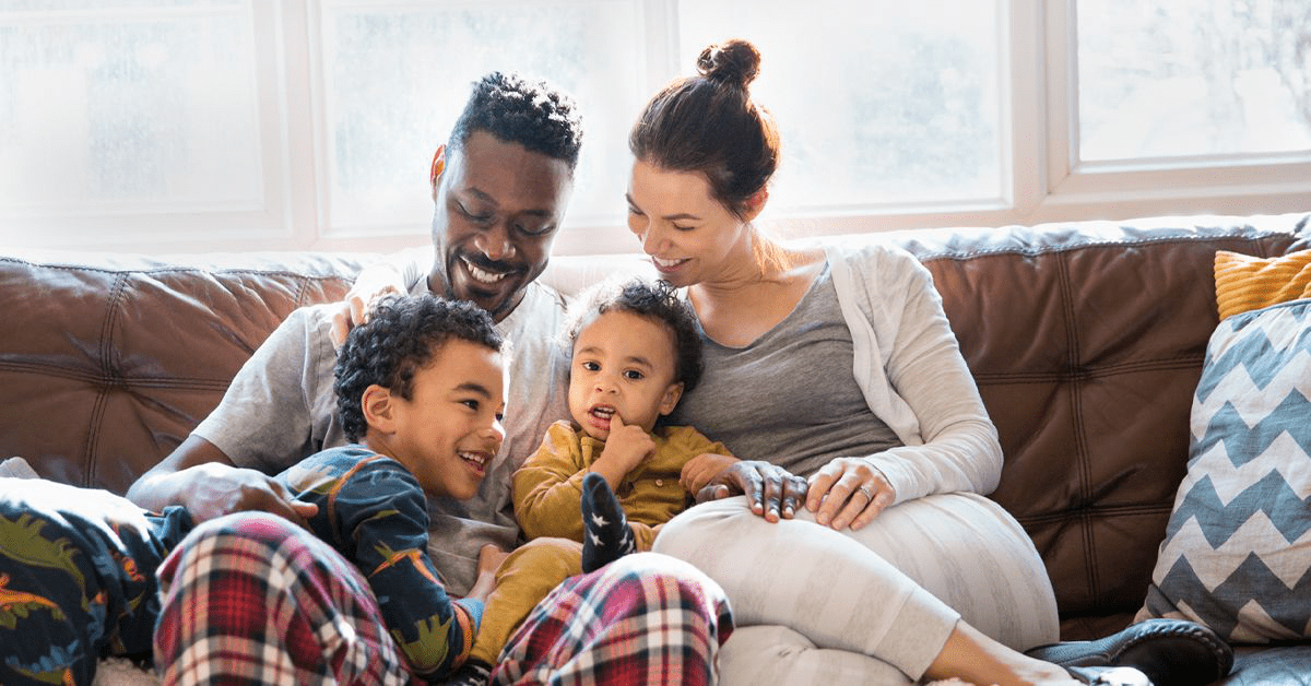 Как воспитывать детей, имея ВИЧ: откровенно о диагнозе и жизни без стигмы