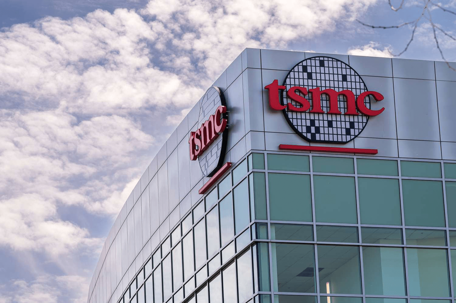 TSMC: Как Искусственный Интеллект Поднимает Лидера Полупроводниковой Индустрии