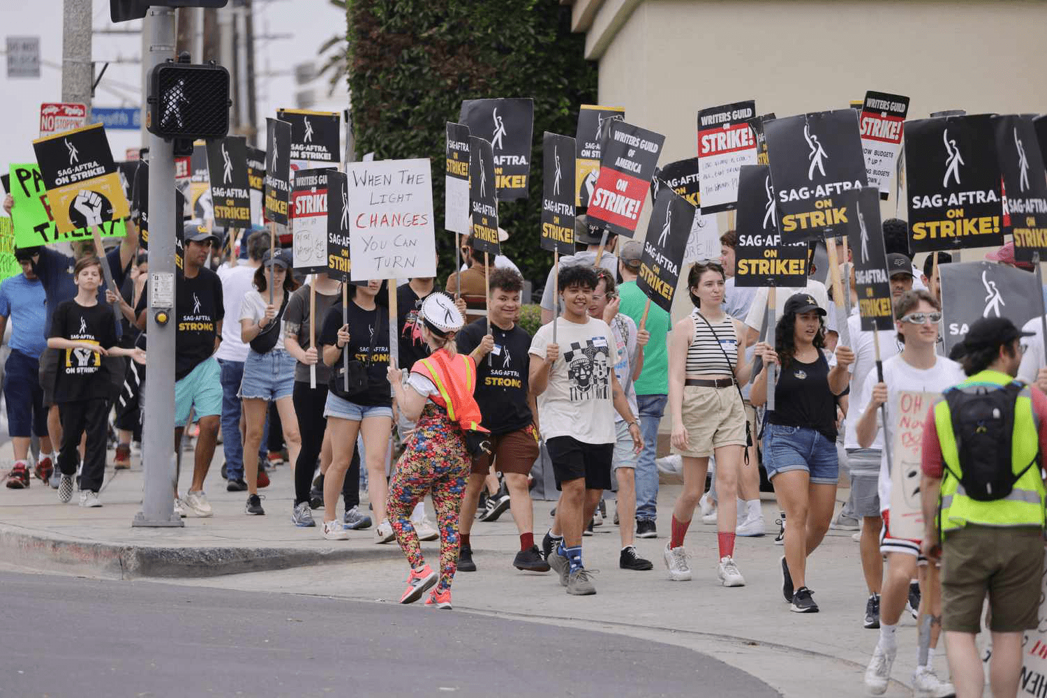 Warner Bros. Discovery 2023 Earnings Impacted by Hollywood Strikes, Free Cash Flow Hits $5 Billion