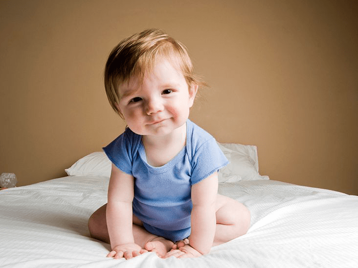 Важные Этапы Развития Младенца к 8 Месяцам: Что Ожидать Родителям