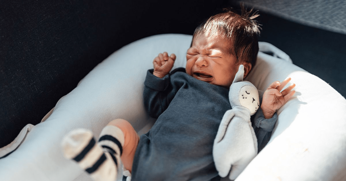 Почему малыш просыпается и плачет по ночам: причины и советы по успокоению