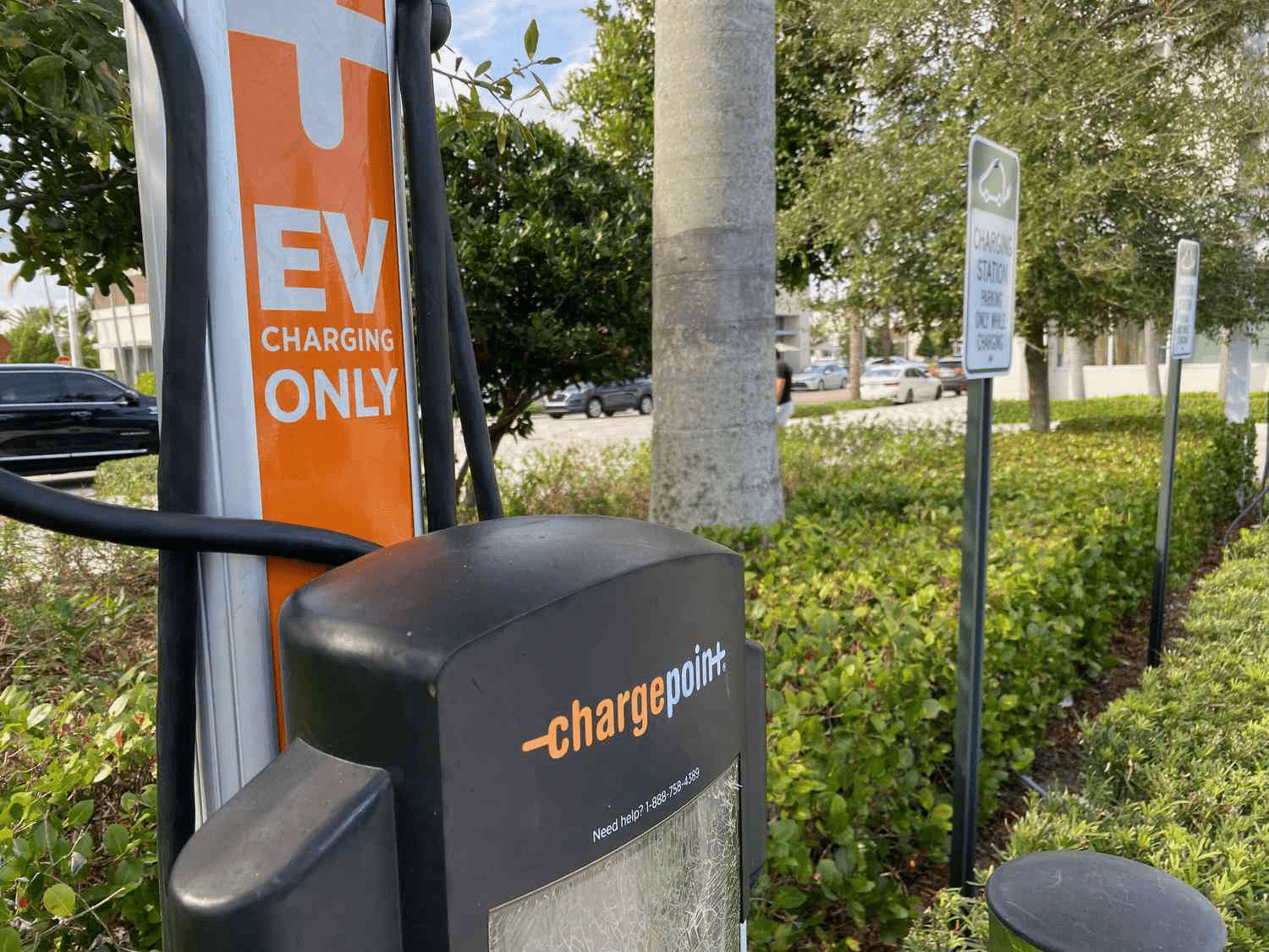 ChargePoint Stock Plunges in 2025 After Job Cuts Amid Disappointing Earnings