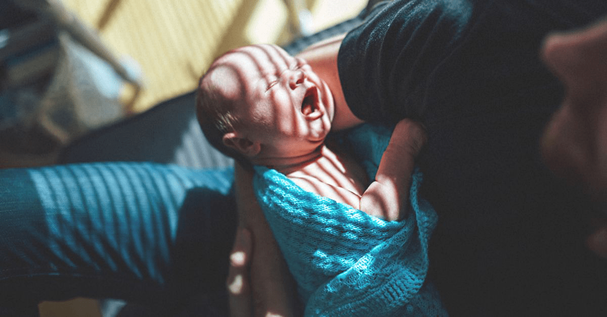 Rahasia Jam Menangis Bayi dan Cara Menghadapinya dengan Tenang