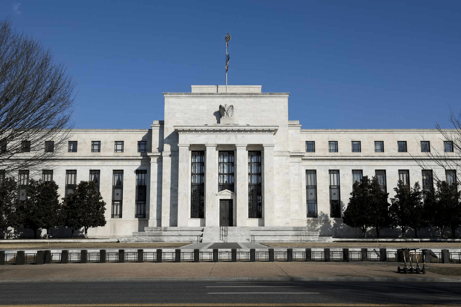 Fed Interest Rates Hold Steady at 5.25%-5.5% in 2025 Amid Inflation Concerns