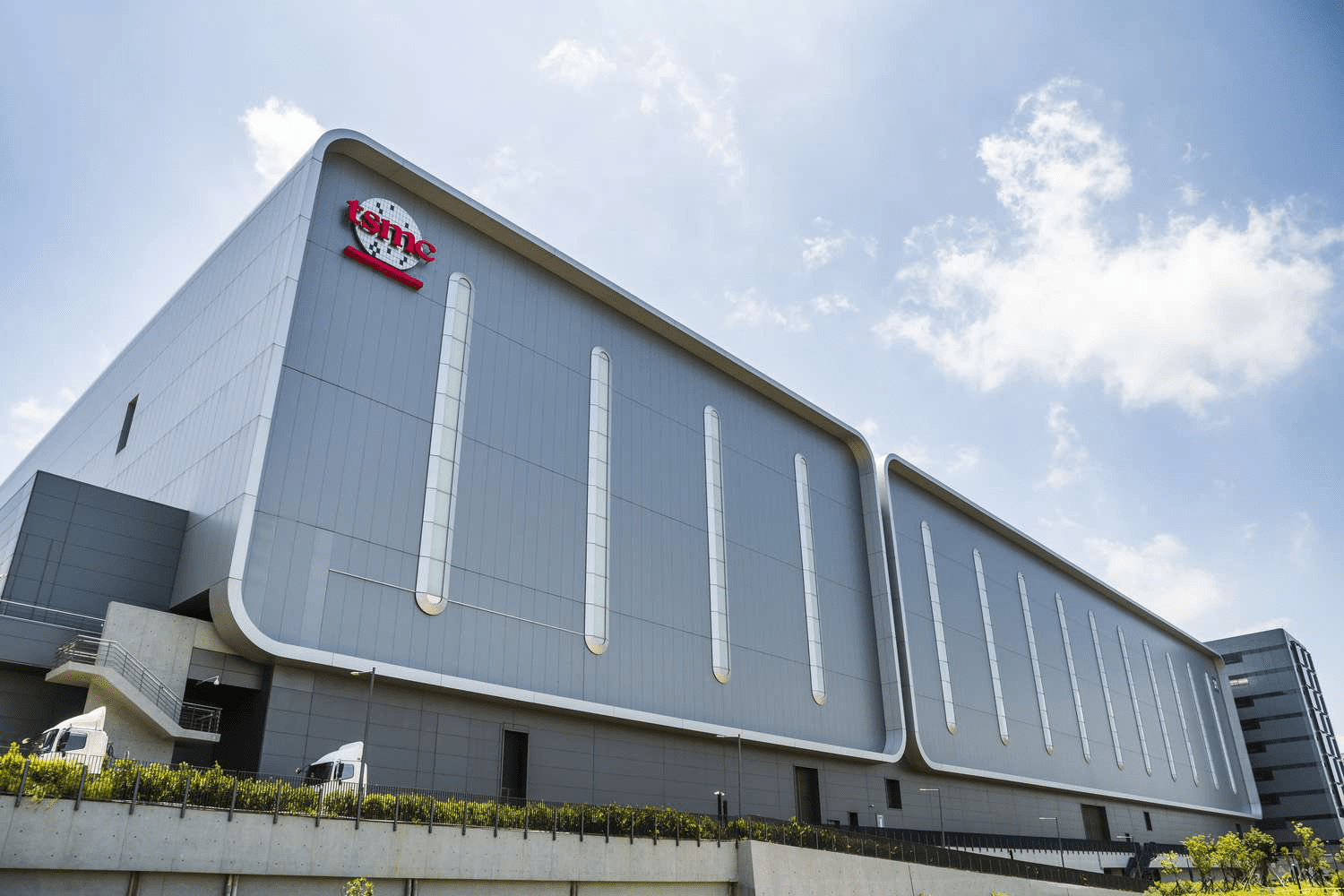 TSMC Q2 2025 Earnings Soar: Revenue Hits $20.6B Amid AI Chip Demand Surge