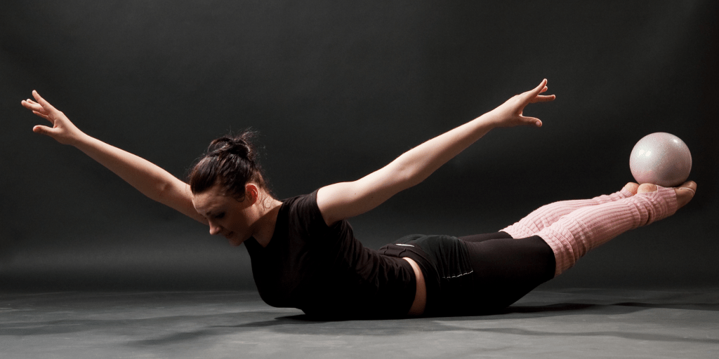 Эффективная тренировка пресса от талантливых юных гимнасток